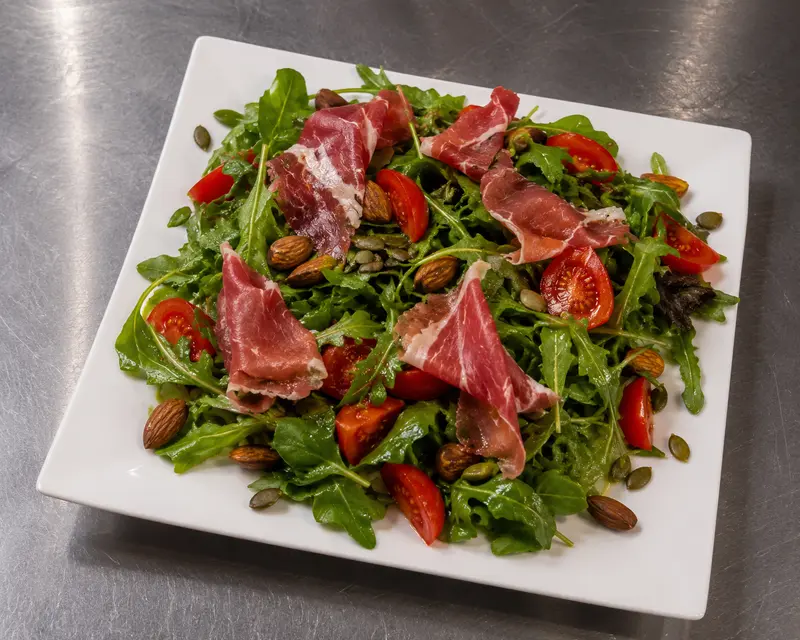 Ensalada de jam&oacute;n y r&uacute;cula